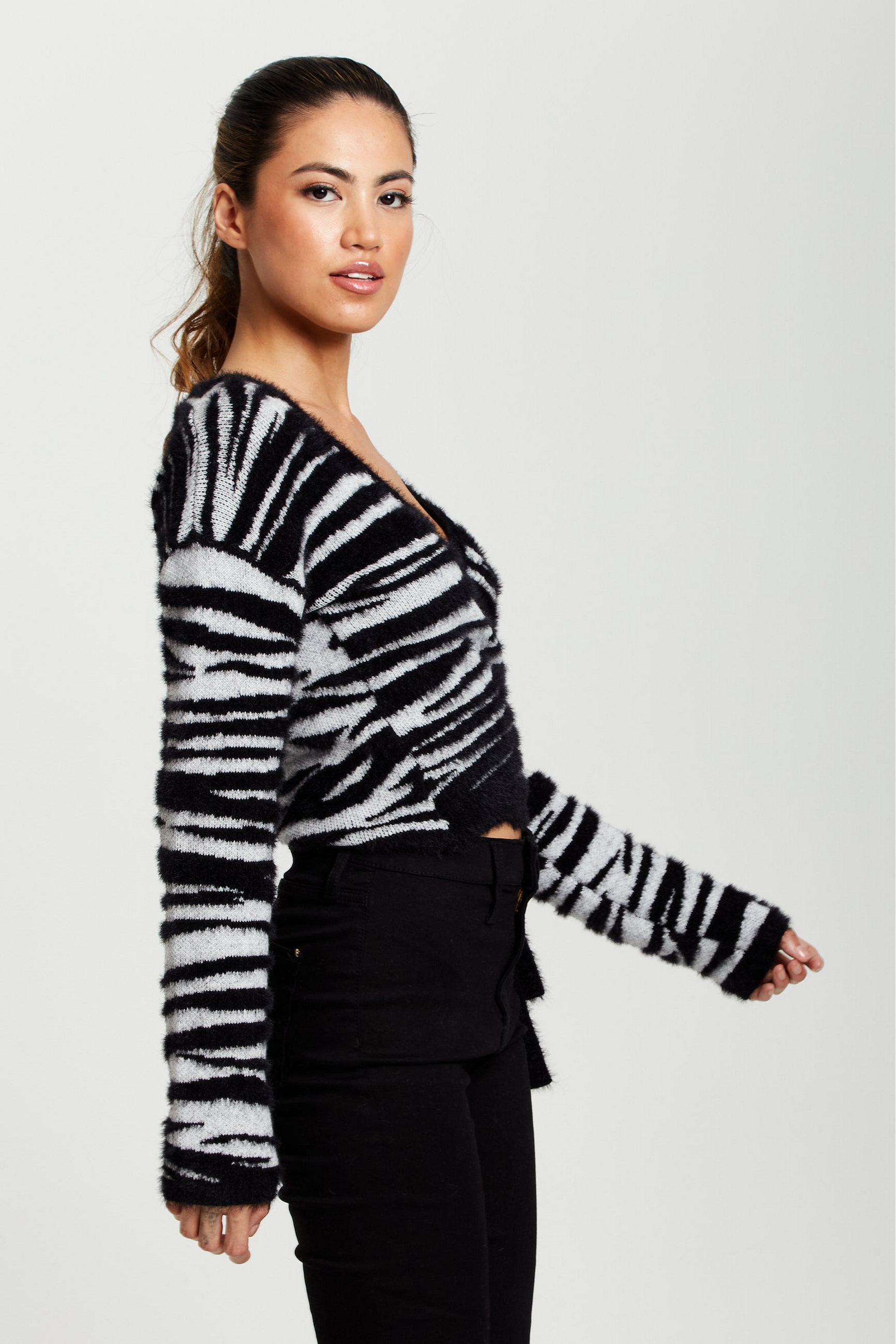 Zebra Pattern Wrap Cardigan In Black And Whit E8-139-LS-L22SS007-A
