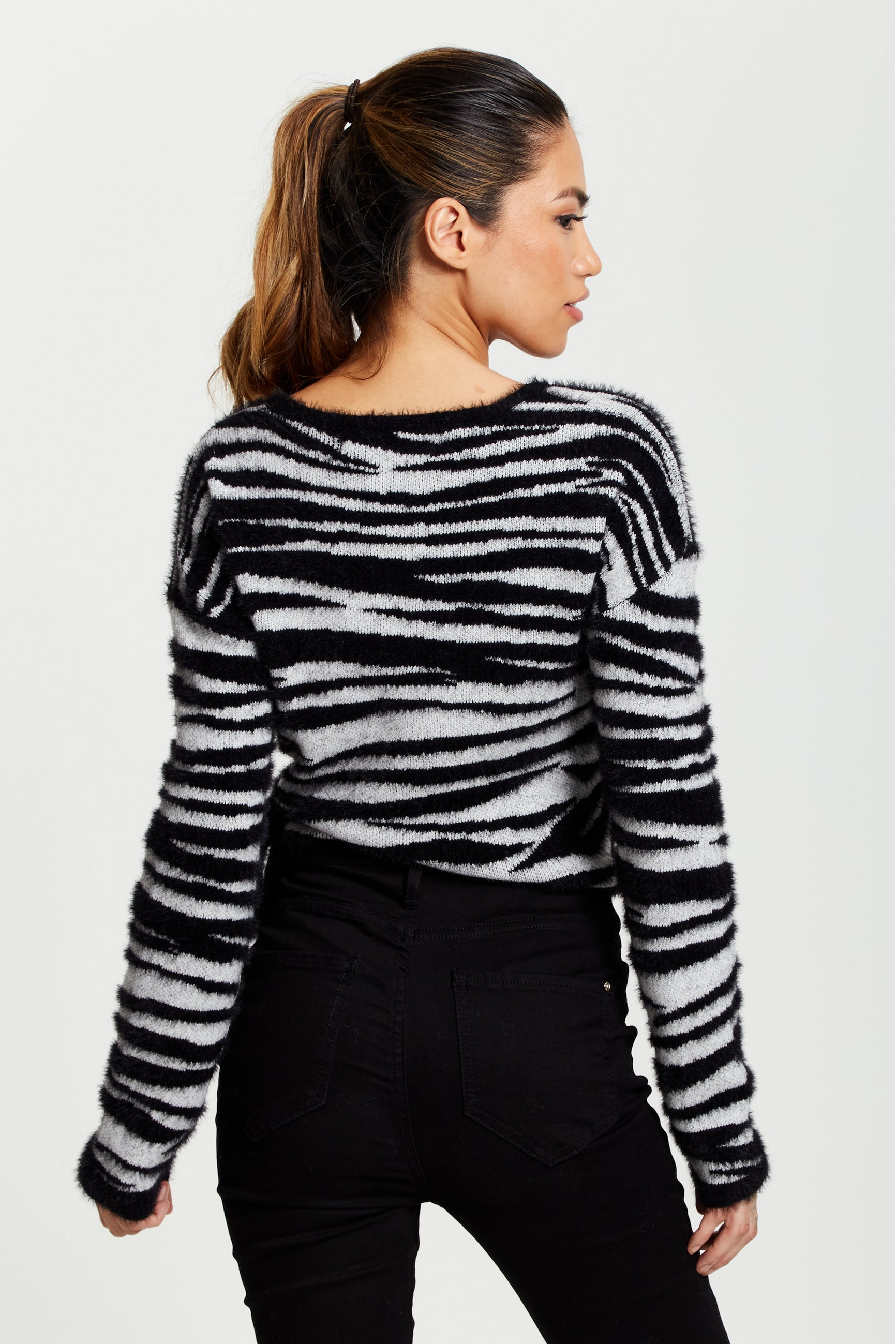 Zebra Pattern Wrap Cardigan In Black And Whit E8-139-LS-L22SS007-A