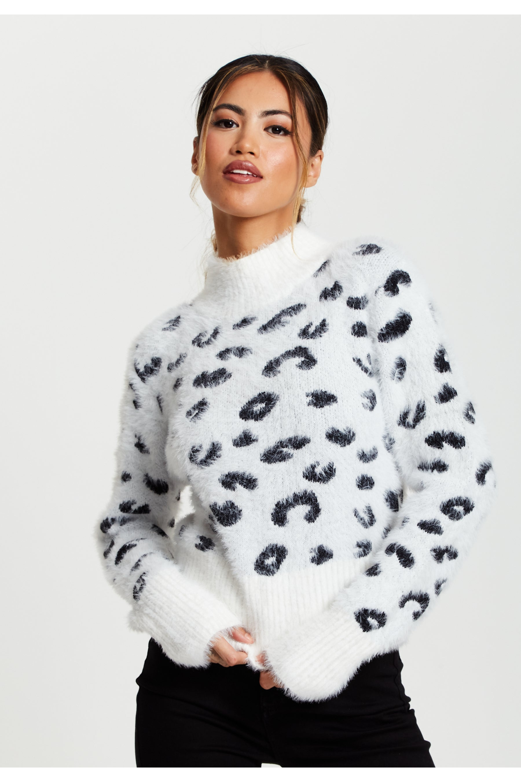 Fluffy Animal High Neck Jumper In Black And White E7-142-LIQ22-209-B