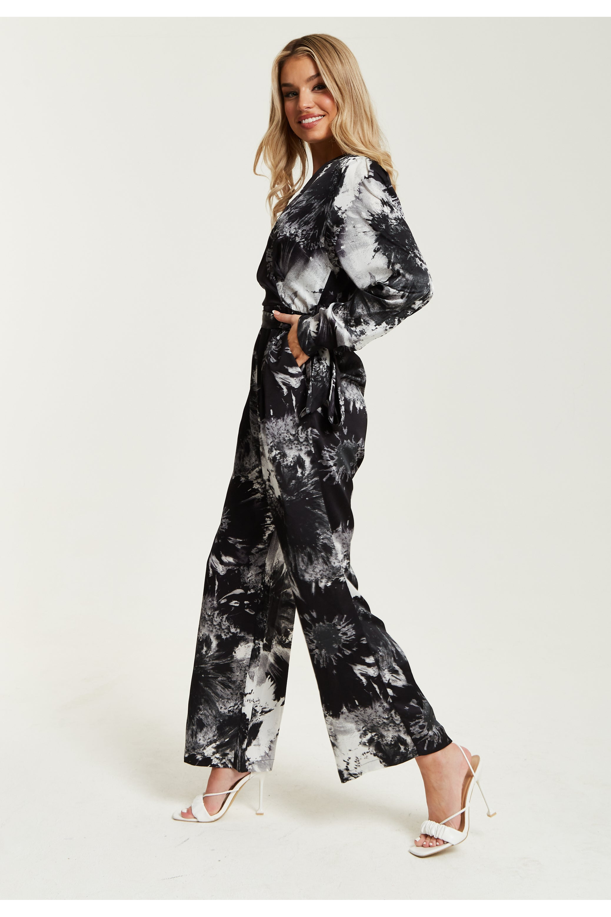 Mono Abstract Print Jumpsuit With Long Sleeves G5-240-LIQ23SS000