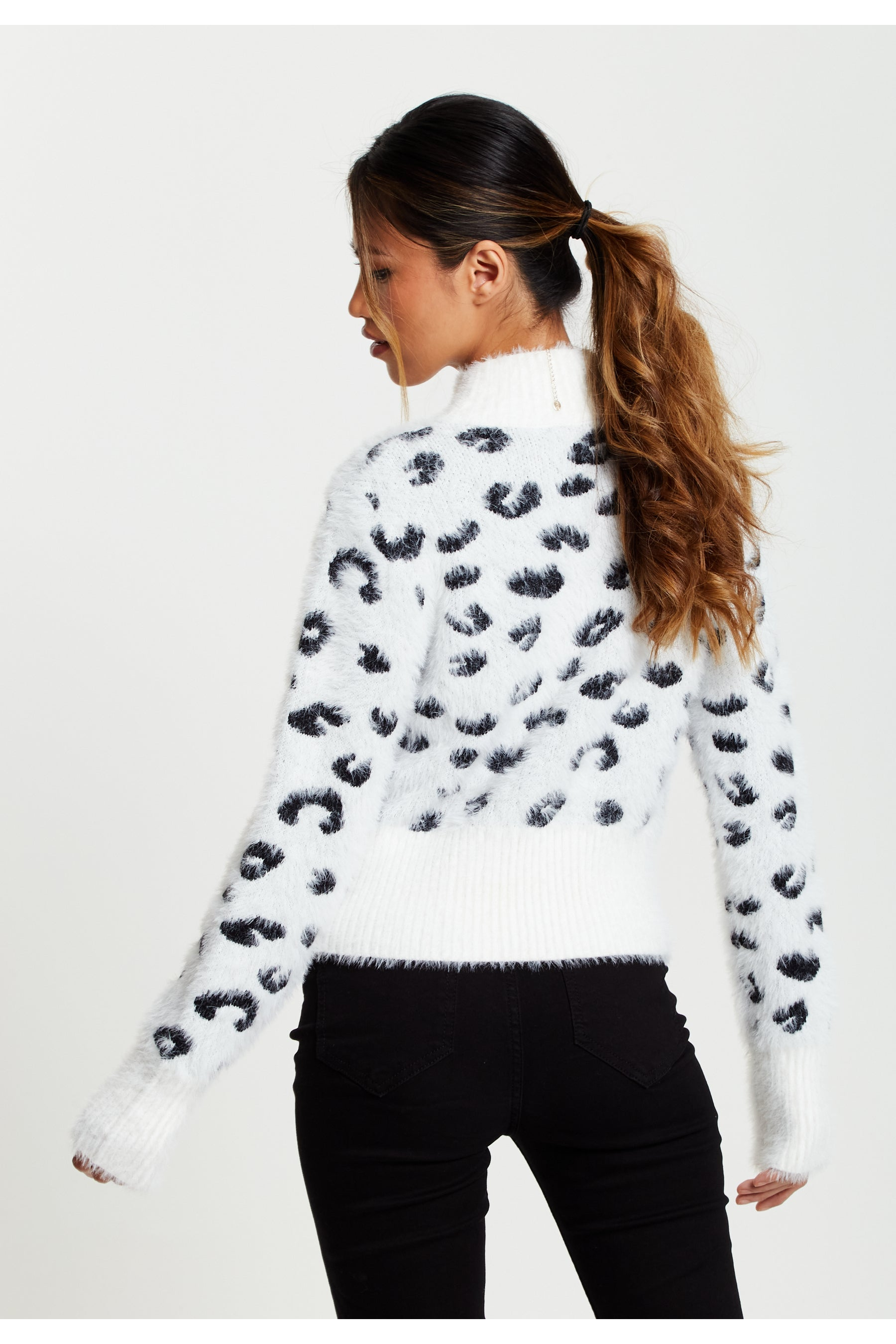 Fluffy Animal High Neck Jumper In Black And White E7-142-LIQ22-209-B