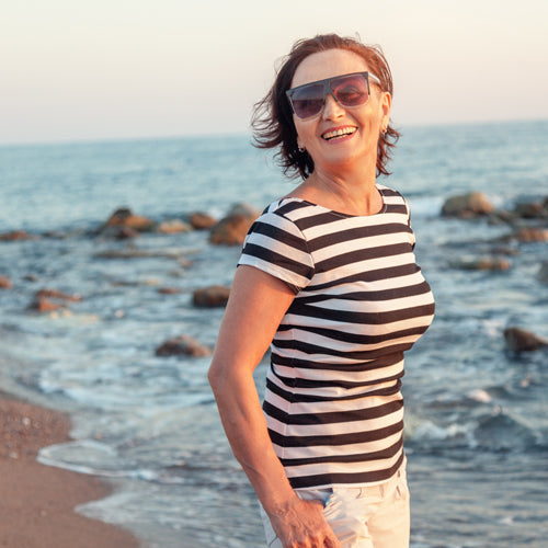 What Should a 50 Year Old Woman Wear this Summer?