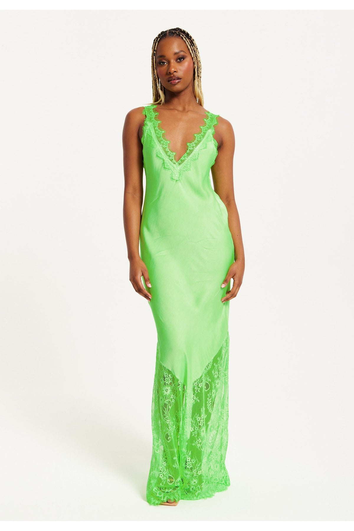 Lace Detailed V Neck Maxi Dress In Green UAL01406