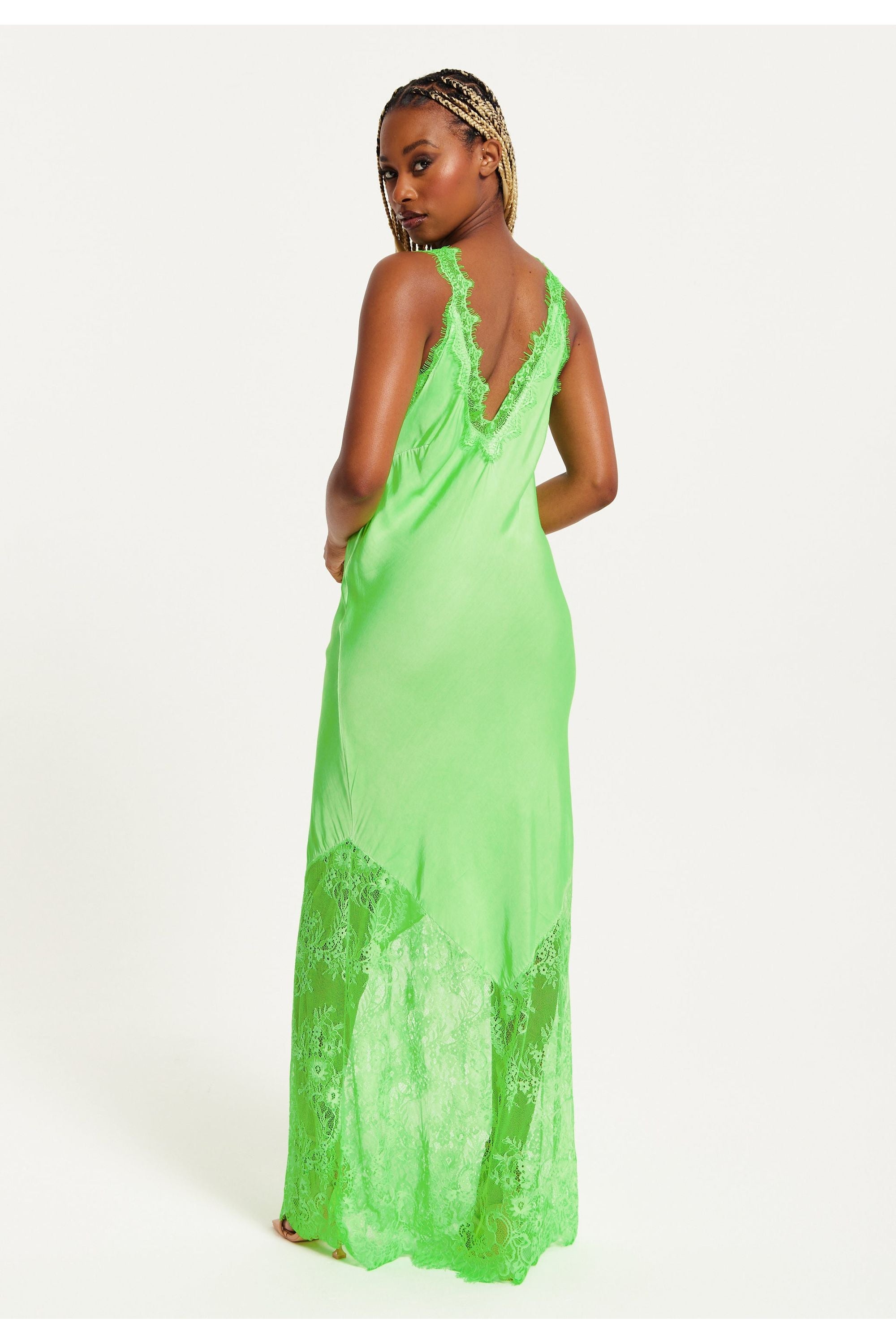 Lace Detailed V Neck Maxi Dress In Green UAL01406