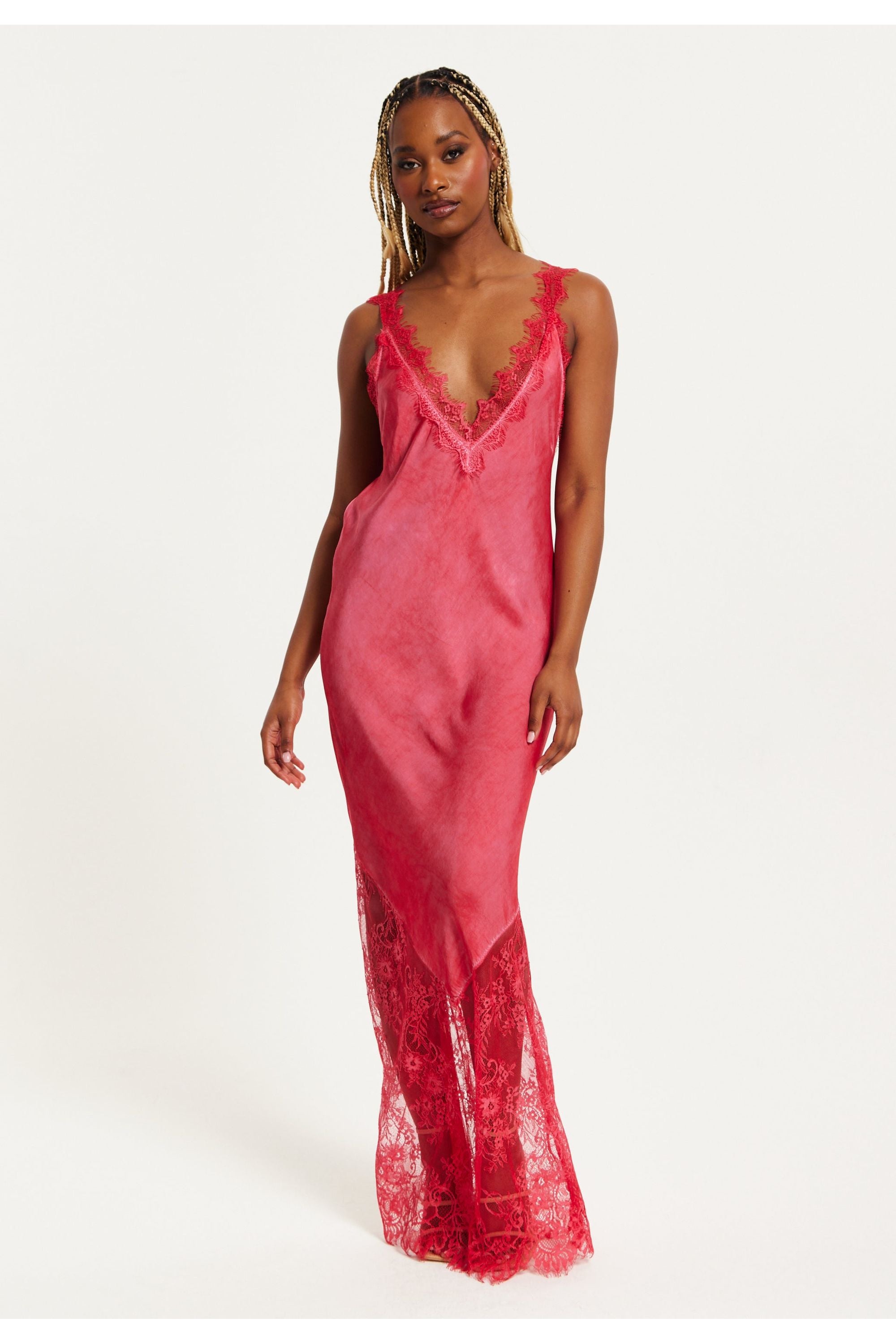 Lace Detailed V Neck Maxi Dress In Red UAL01409
