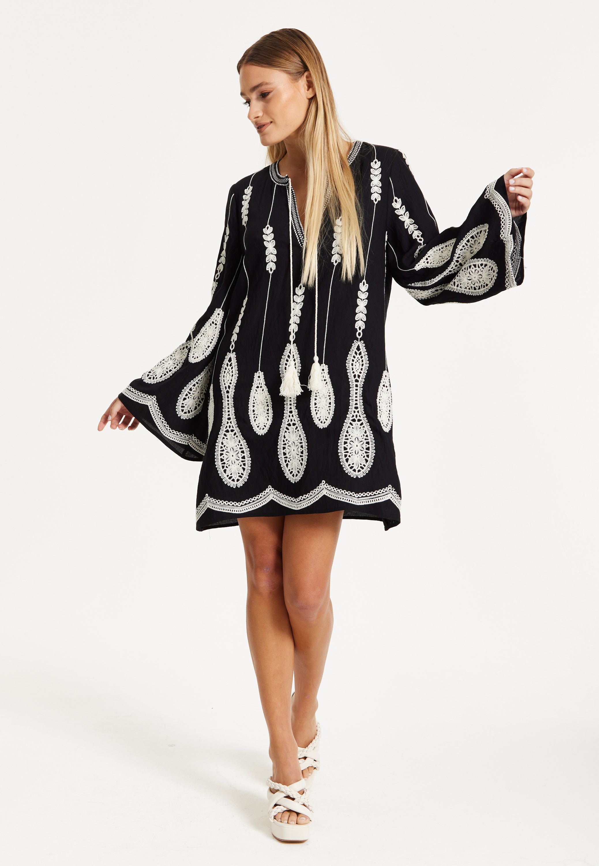 Black Embroidered Flare Sleeve Dress 25SS8813001