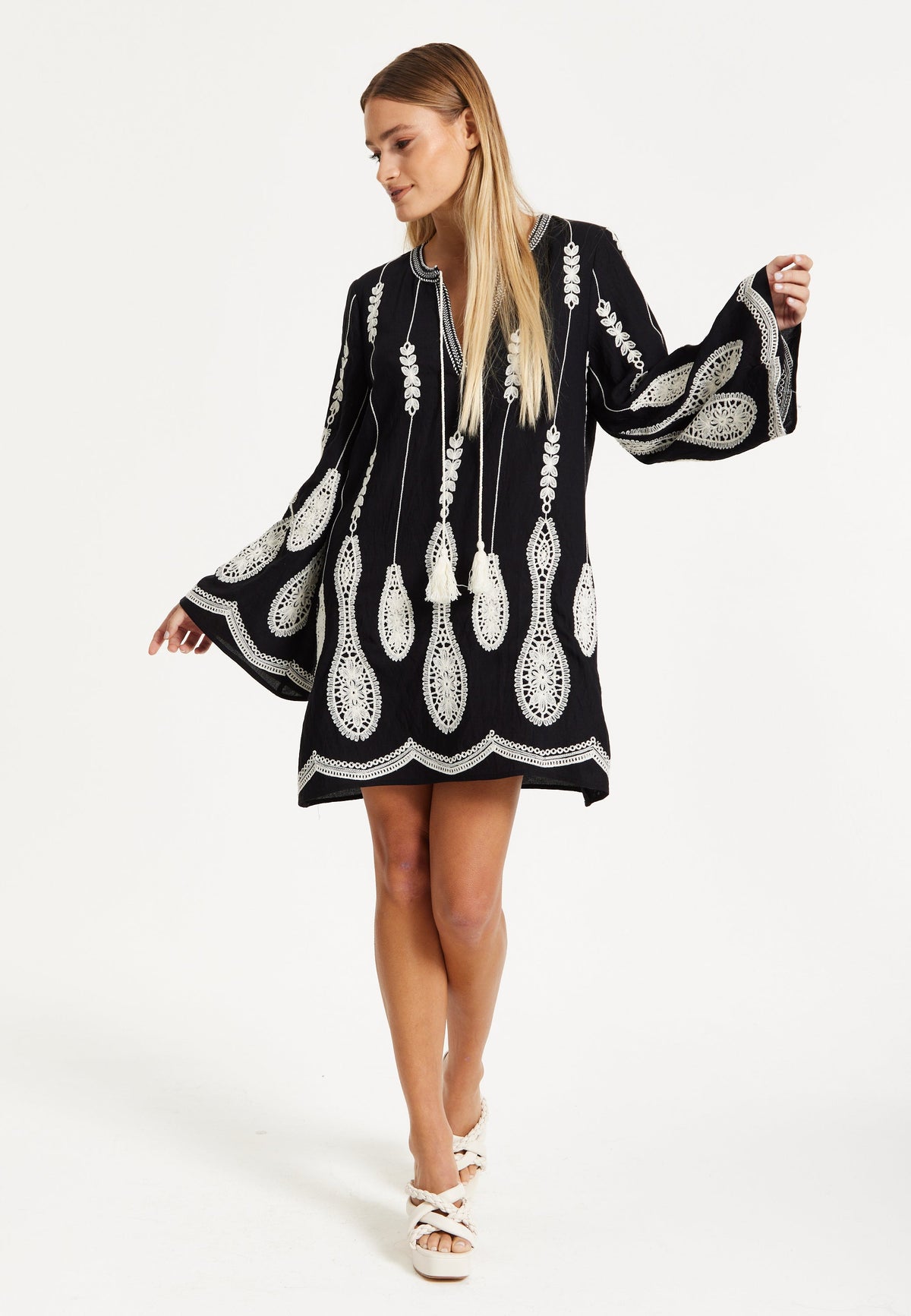 Black Embroidered Flare Sleeve Dress 25SS8813001