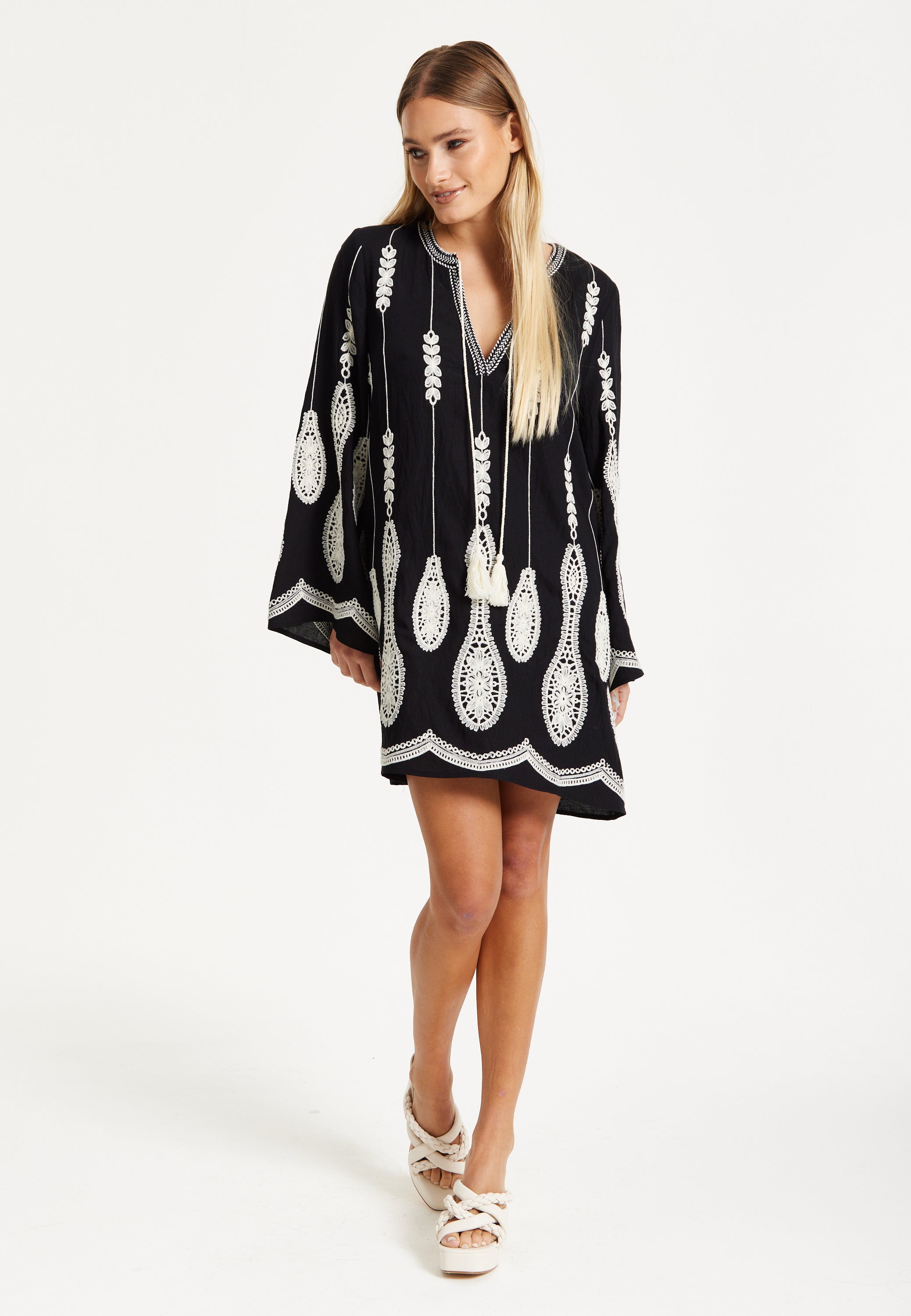 Black Embroidered Flare Sleeve Dress 25SS8813001