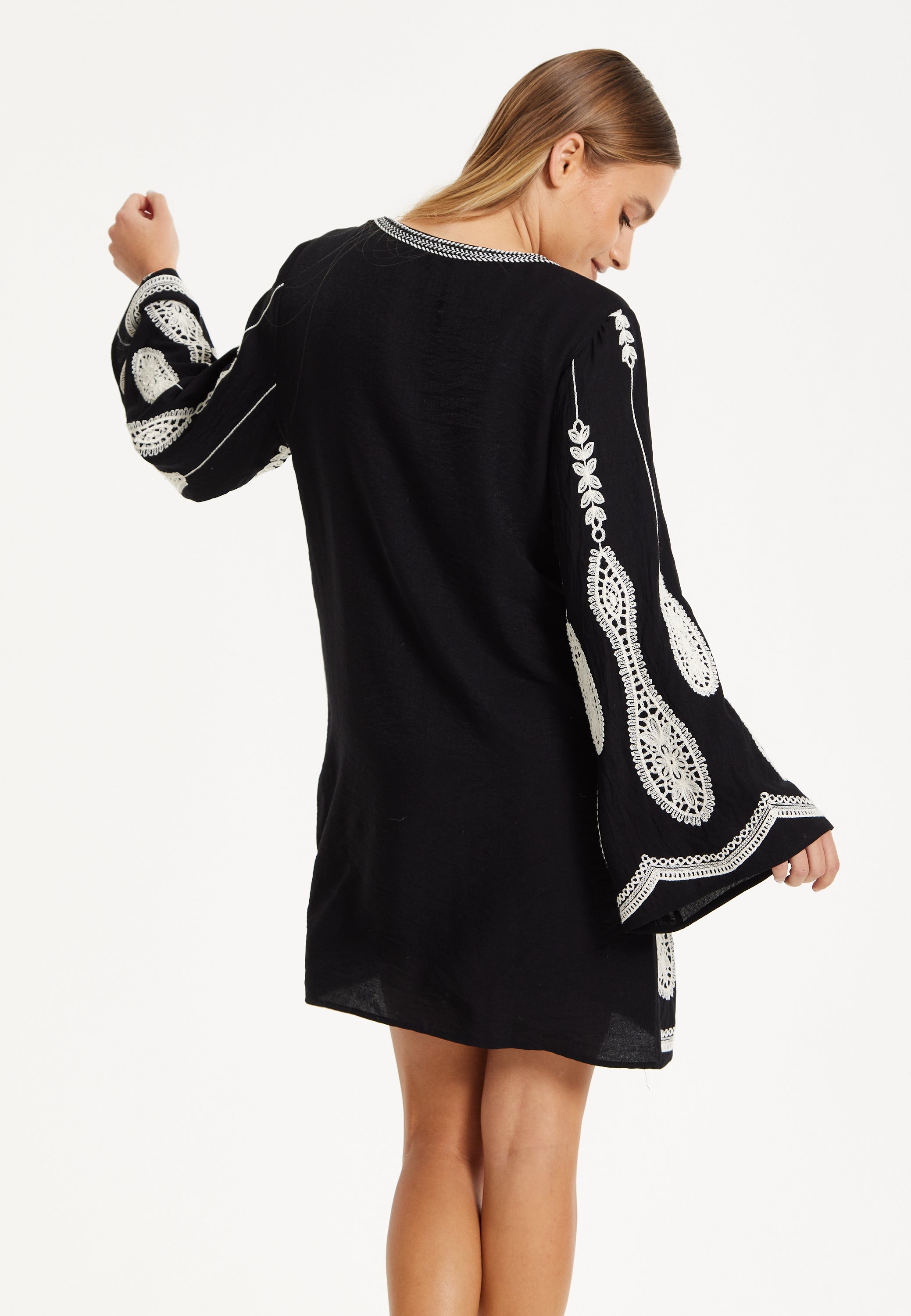 Black Embroidered Flare Sleeve Dress 25SS8813001