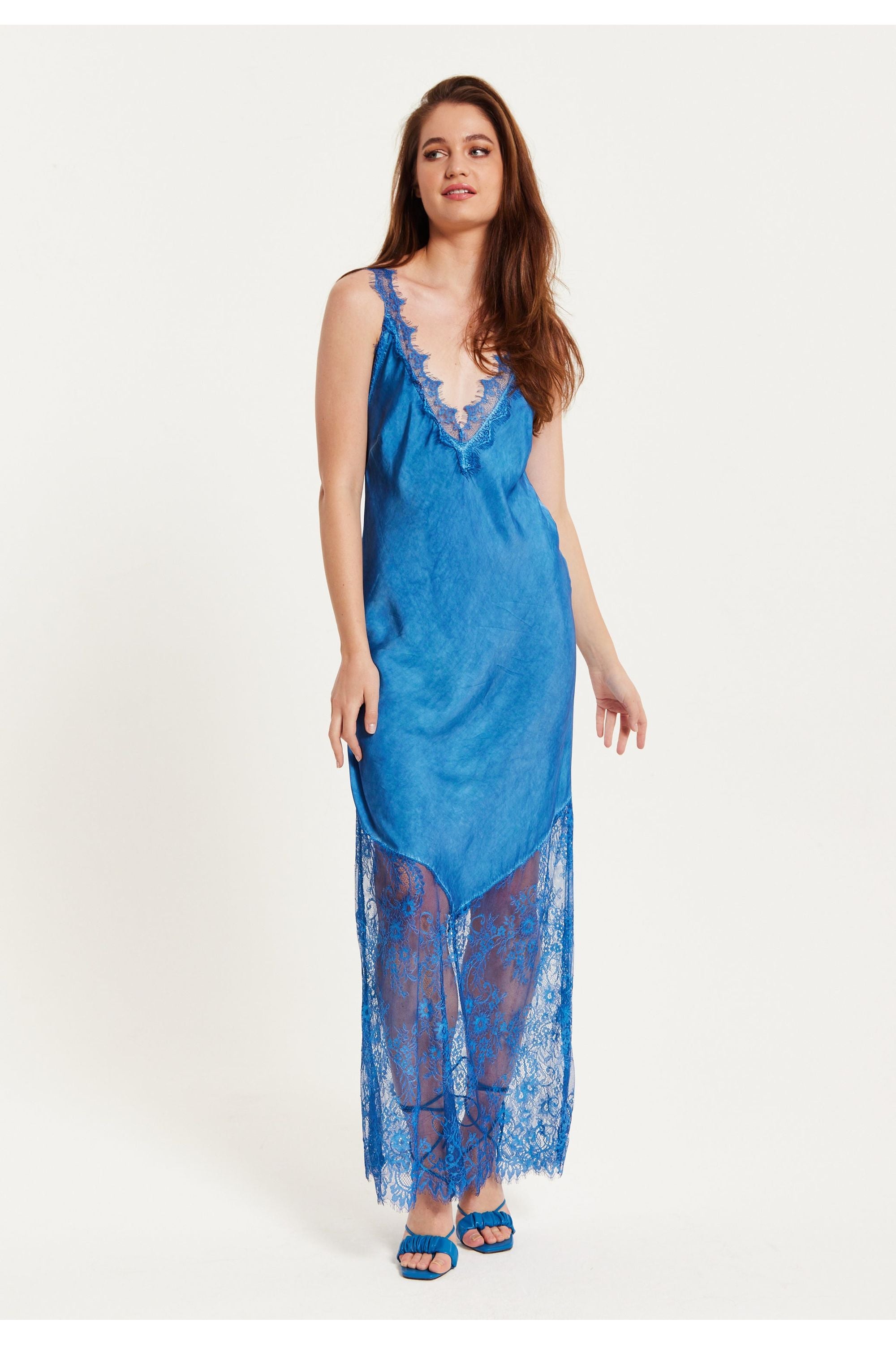 Lace Detailed V Neck Maxi Dress In Blue UAL01411