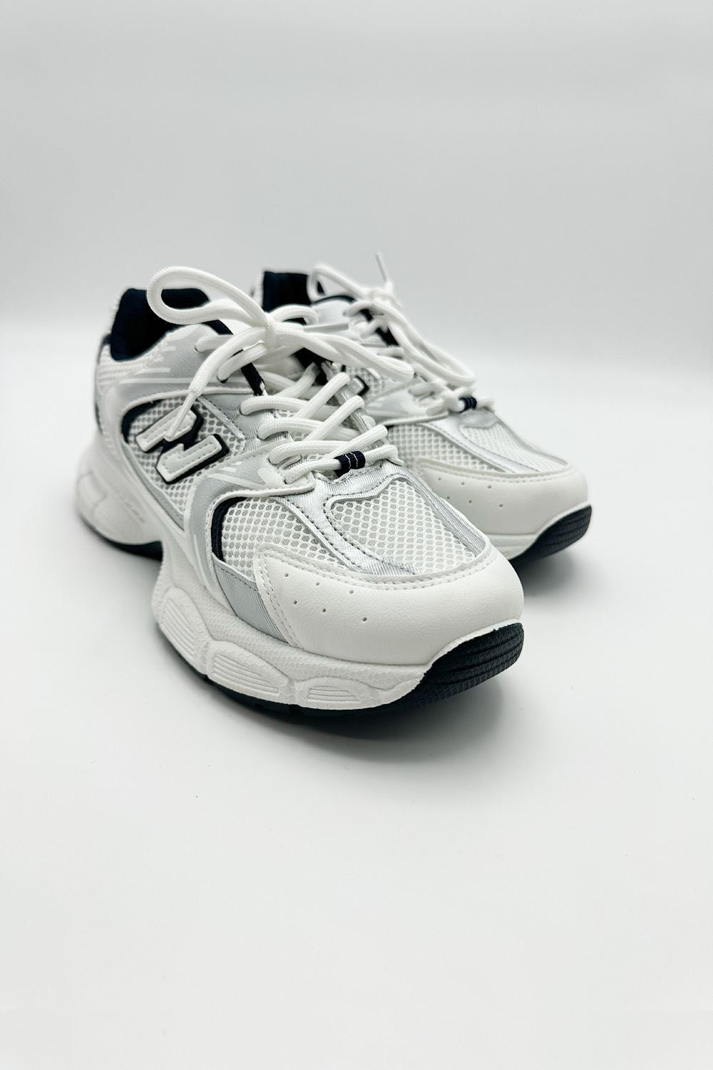 Novastride Mesh Lace-Up Trainers In White 23016-WHT-3