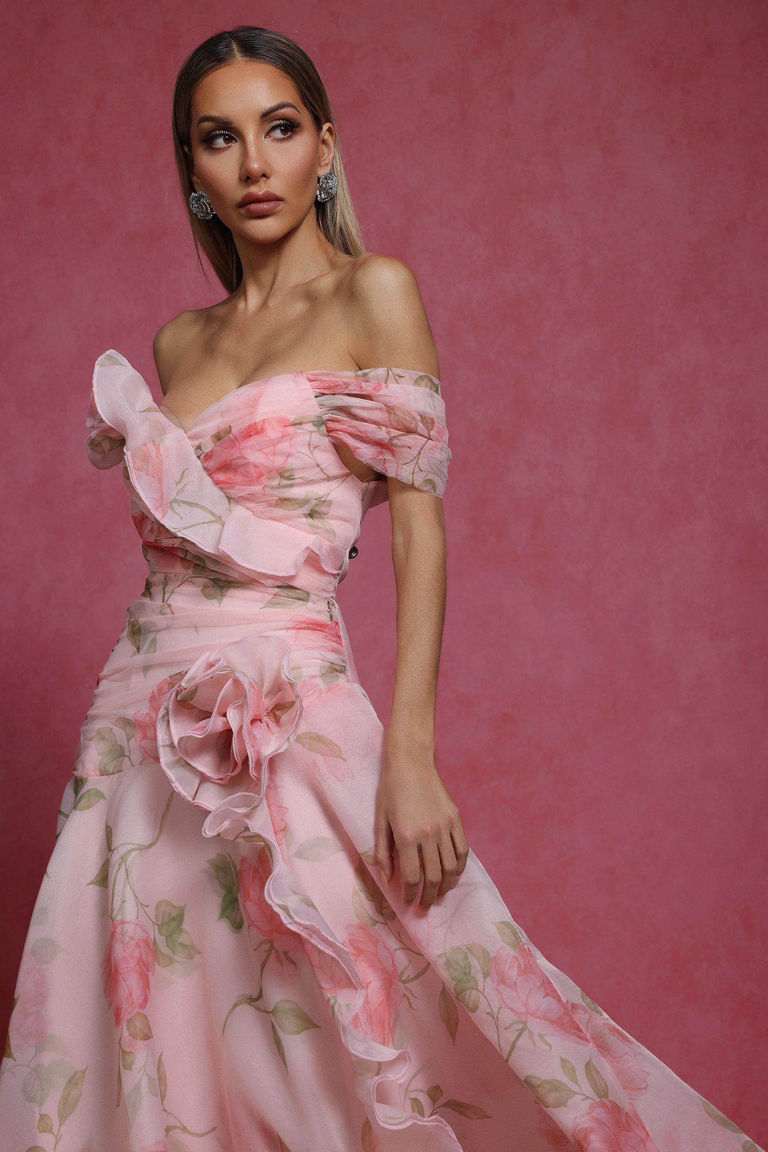 Jussi Sleeveless Flowers Flounce Maxi Dress D250401104