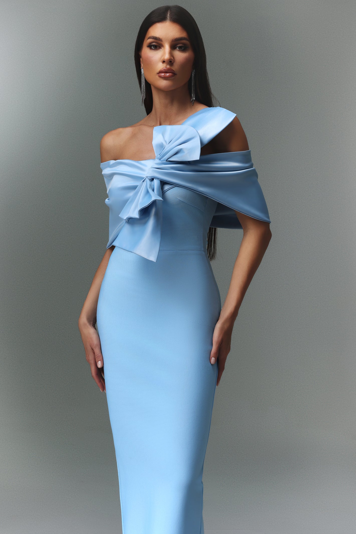 Uara Off-The-Shoulder Bow Bandage Maxi Dress D250301635