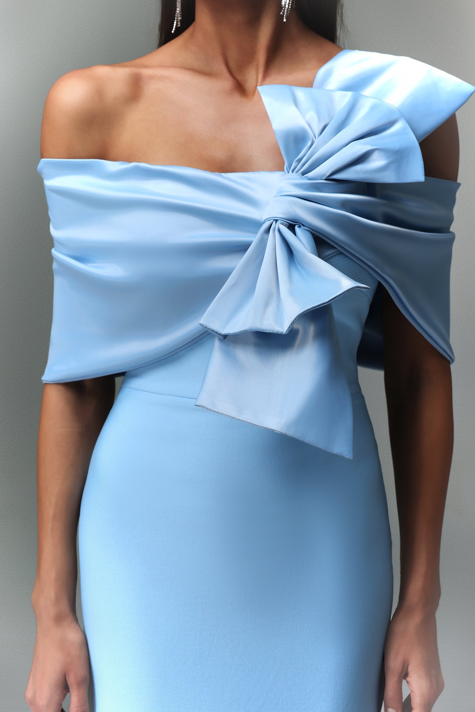 Uara Off-The-Shoulder Bow Bandage Maxi Dress D250301635