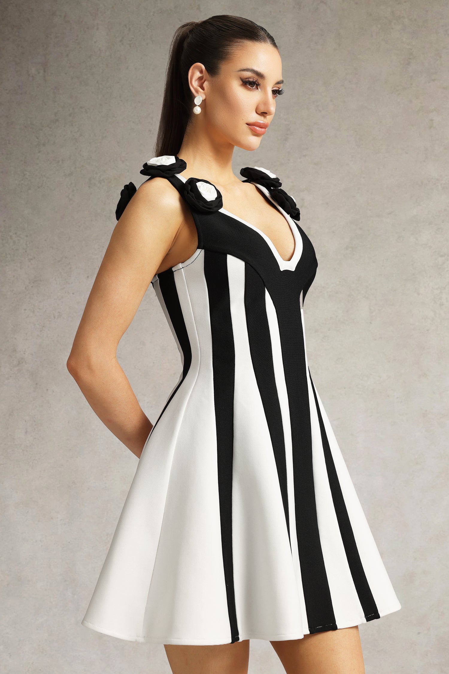 Serela Sleeveless V-Neck Flower Bandage Mini Dress D250805403-FLORAL