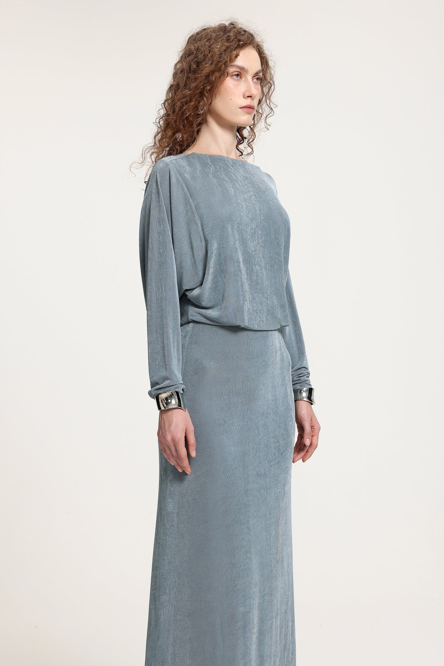 Boat Neck Dolman Sleeve Open-Back Maxi Dress R2510DT023