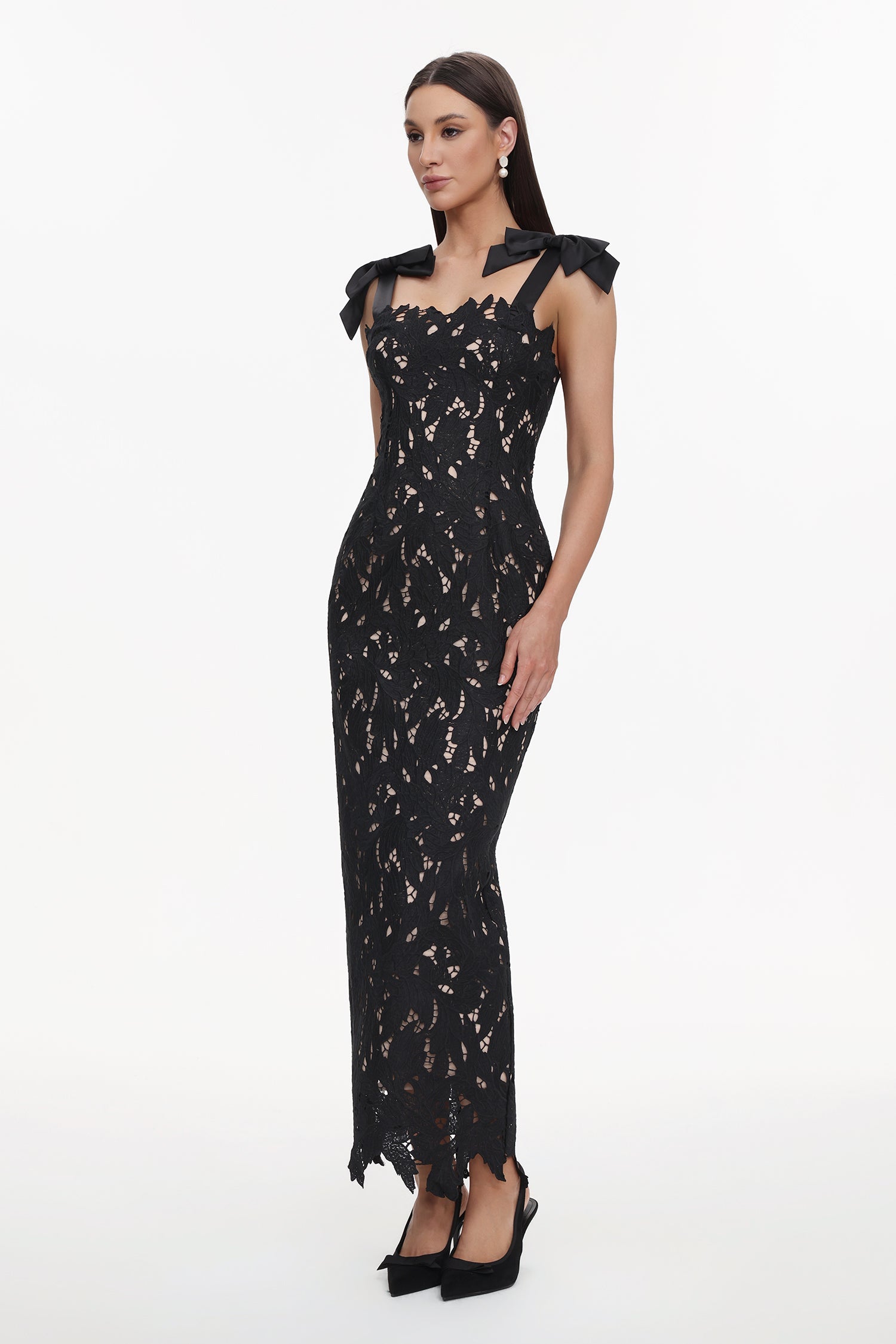 Lucretia Sleeveless Lace Bow Maxi Dress D250201541