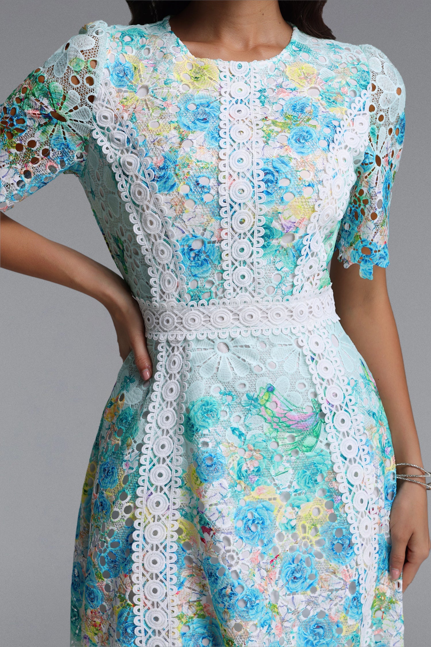 Pillose Resort Cinched Round Neck Short Sleeve Floral Print Lace Green Maxi Dress C260400090