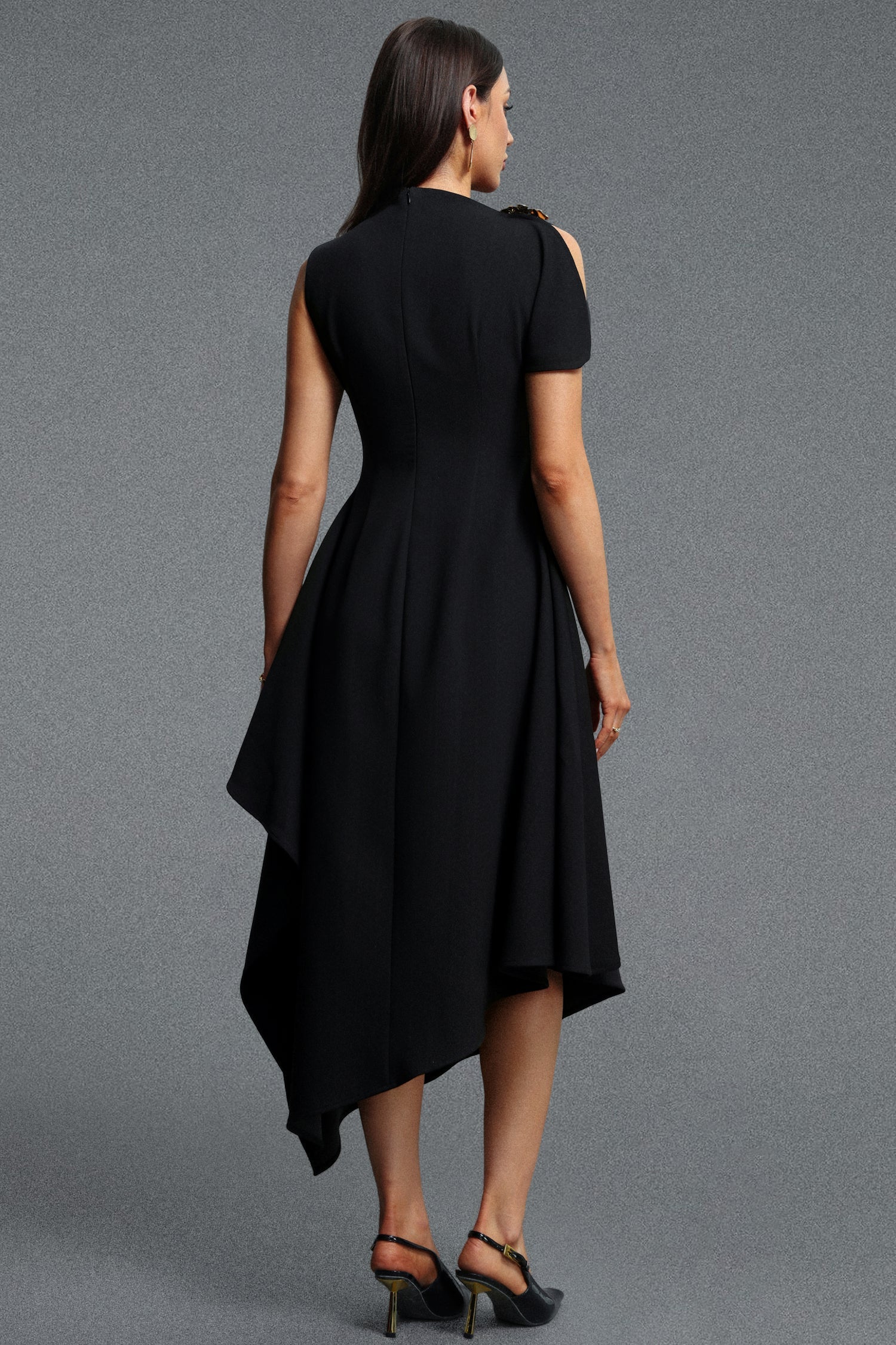 Weren Elegant Contour High Neck Asymmetric Black Maxi Dress D251201536