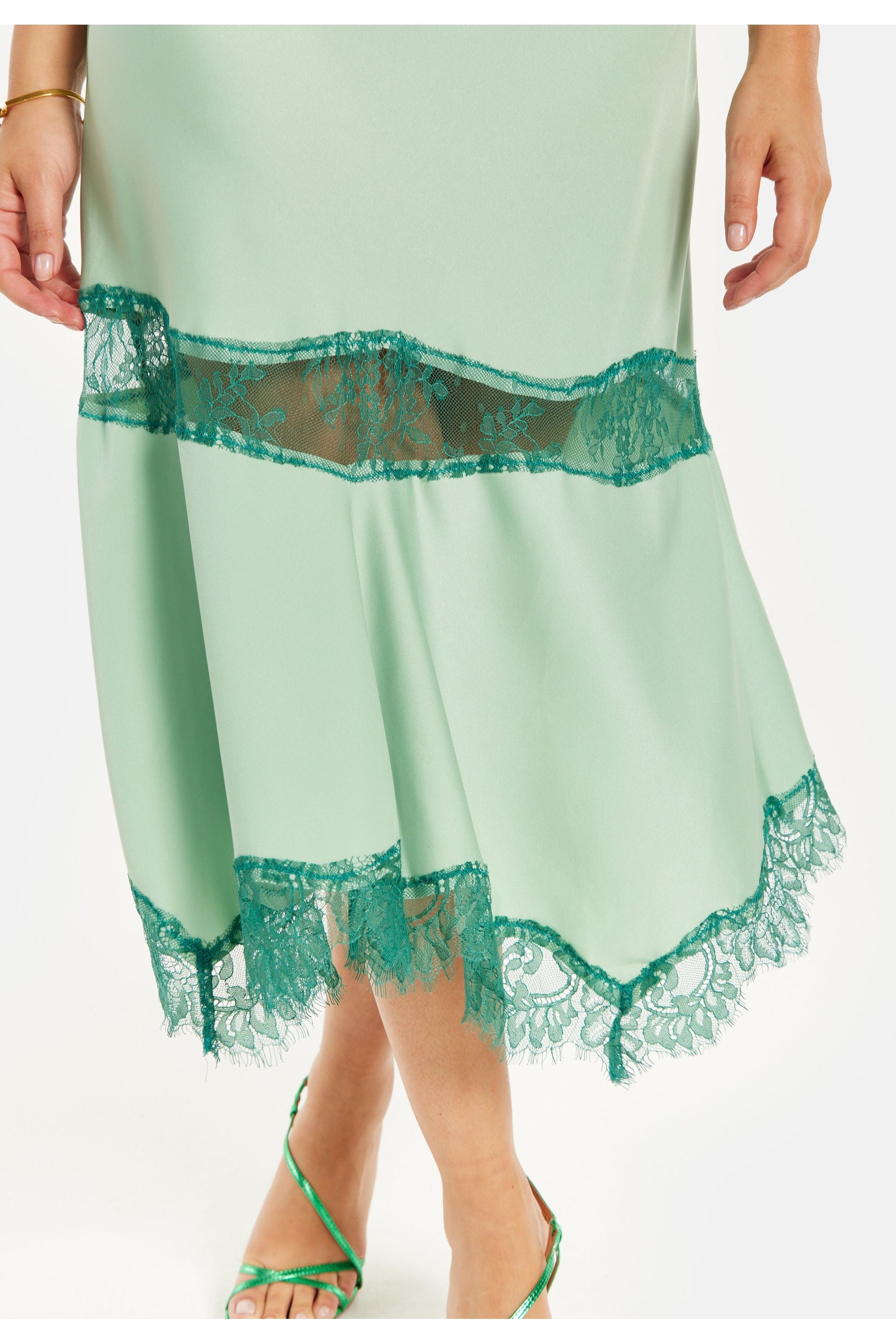 Elegant Green Midi Dress With Lace Details MYL018