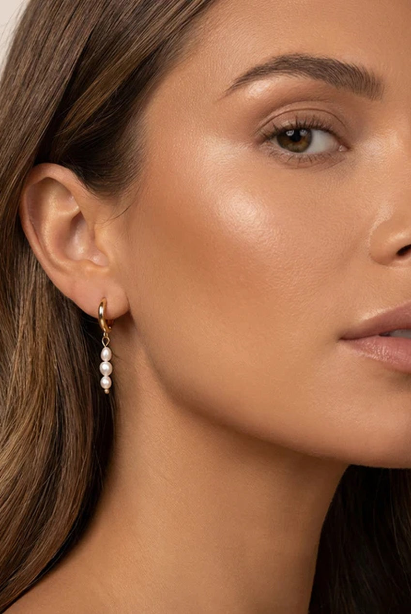 Tiny Baroque Pearl Huggie Hoop Earrings 324