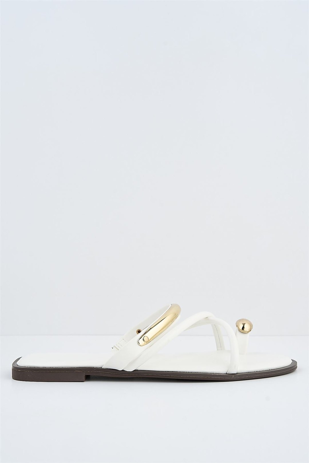 Imogen Gold Pebble & Trim Detail Flat Sliders In White BOAST1-WHT