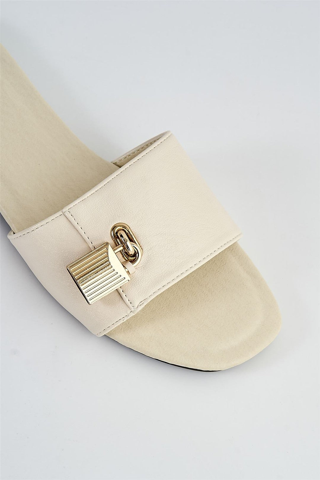 Marilyn Gold Lock Detail Band Flat Sliders In Cream BYD2-CRE