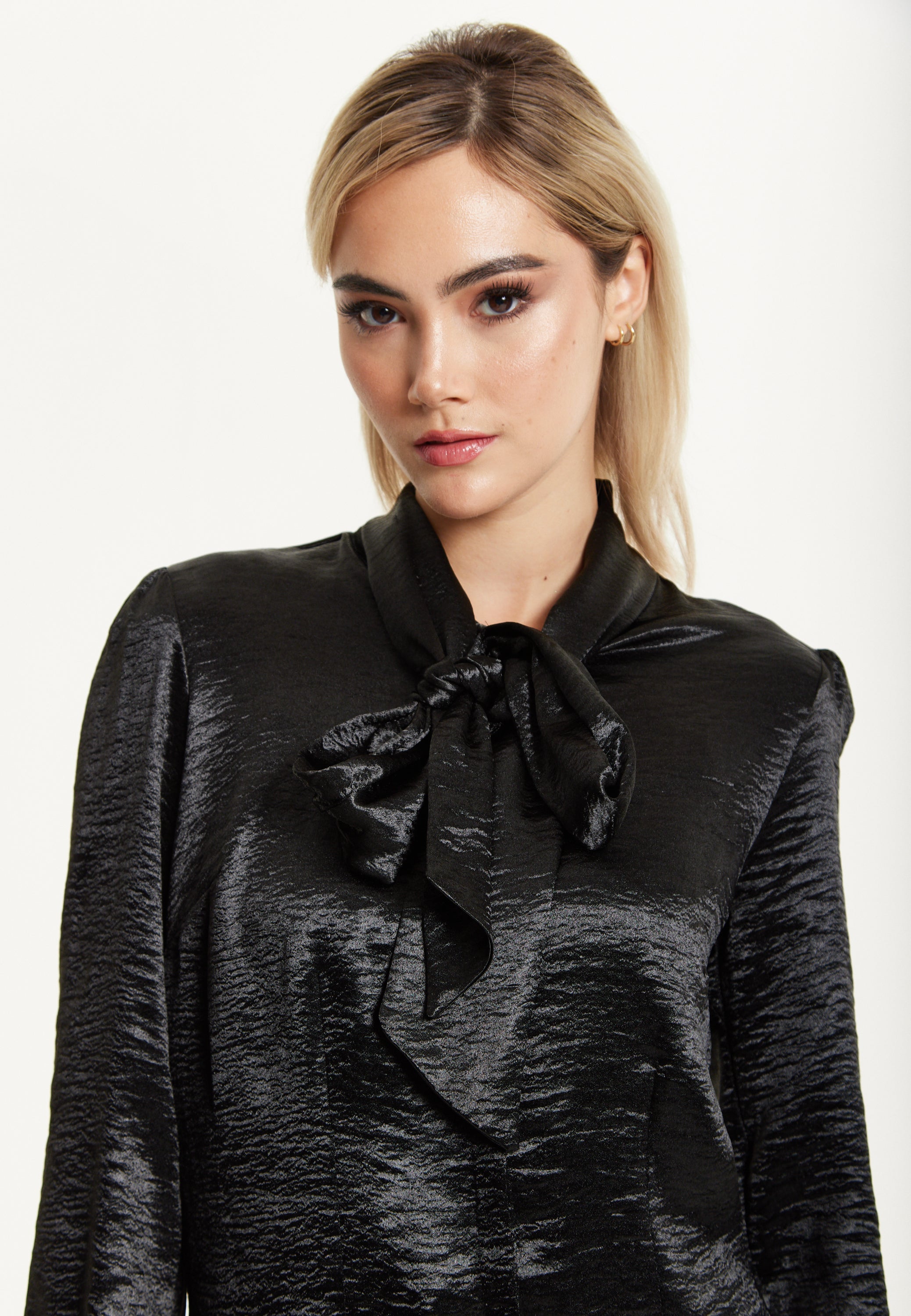 Black Satin Pussy-Bow Blouse 25AW-51001