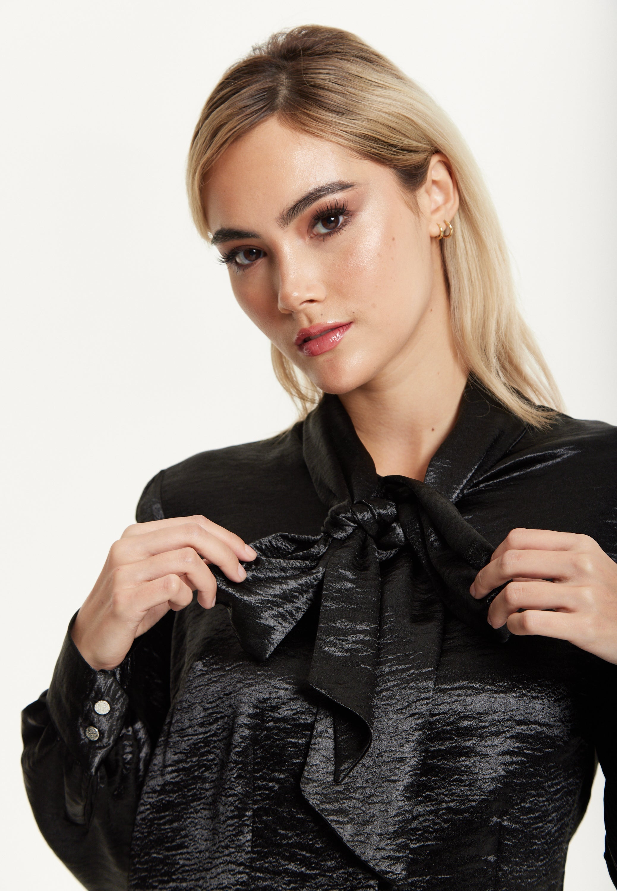 Black Satin Pussy-Bow Blouse 25AW-51001