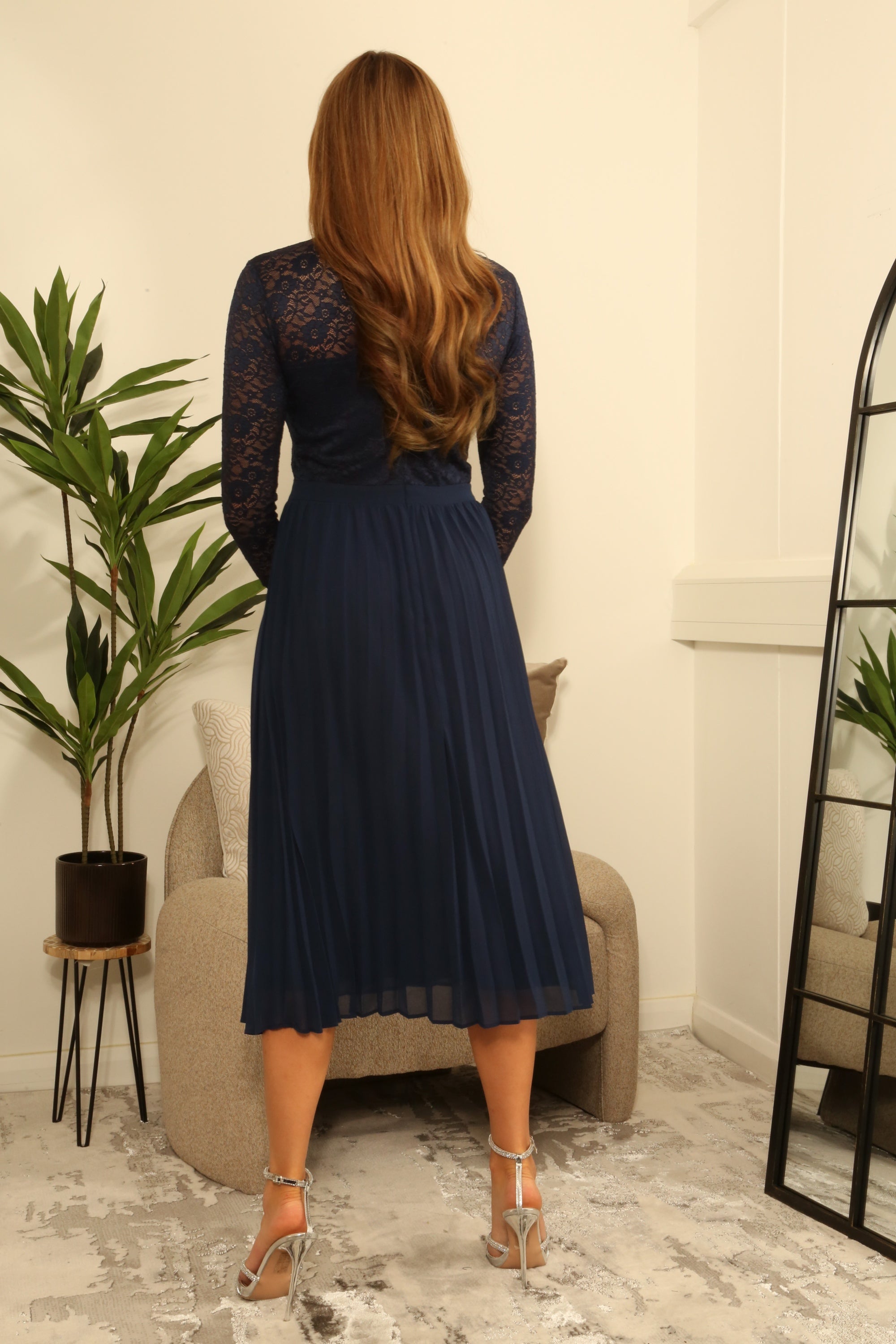 Long Sleeve Twist Lace Neck Midi Dress DR0000566
