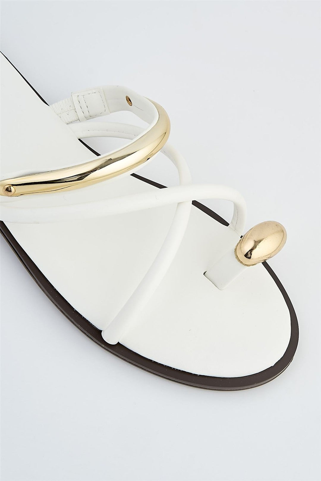 Imogen Gold Pebble & Trim Detail Flat Sliders In White BOAST1-WHT