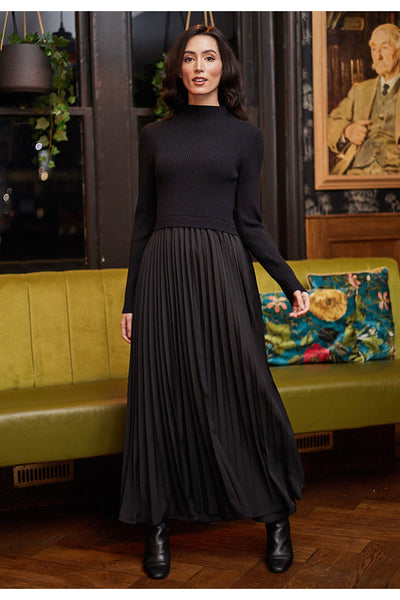 Black - Knit Top And Pleated Skirt Maxi Dress In Black by Angeleye