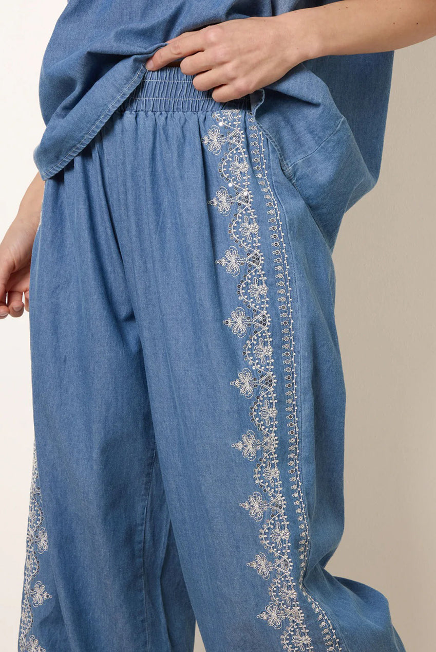 Floral Embroidery Wide-Leg Trousers BV3881018