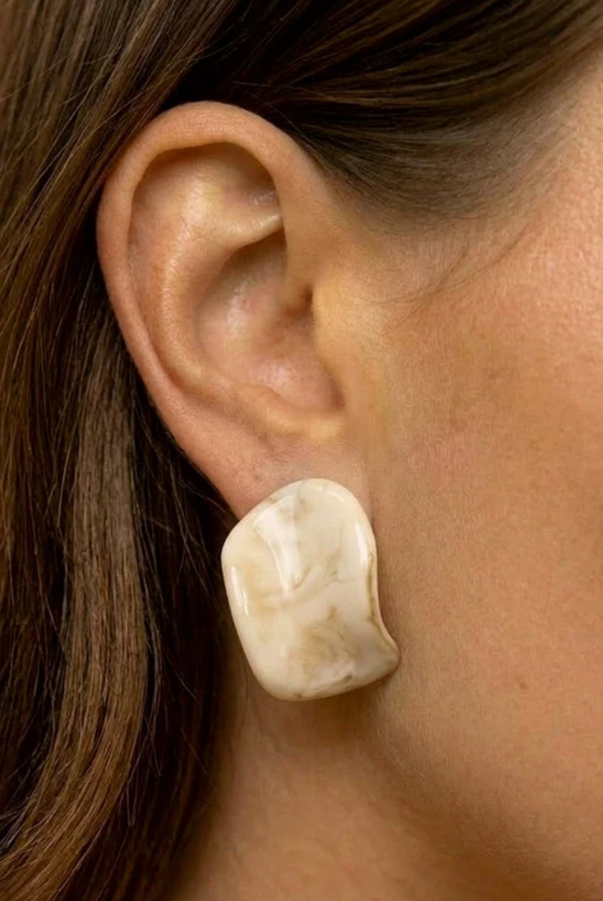 Cream Marbled Resin Stud Earrings 675