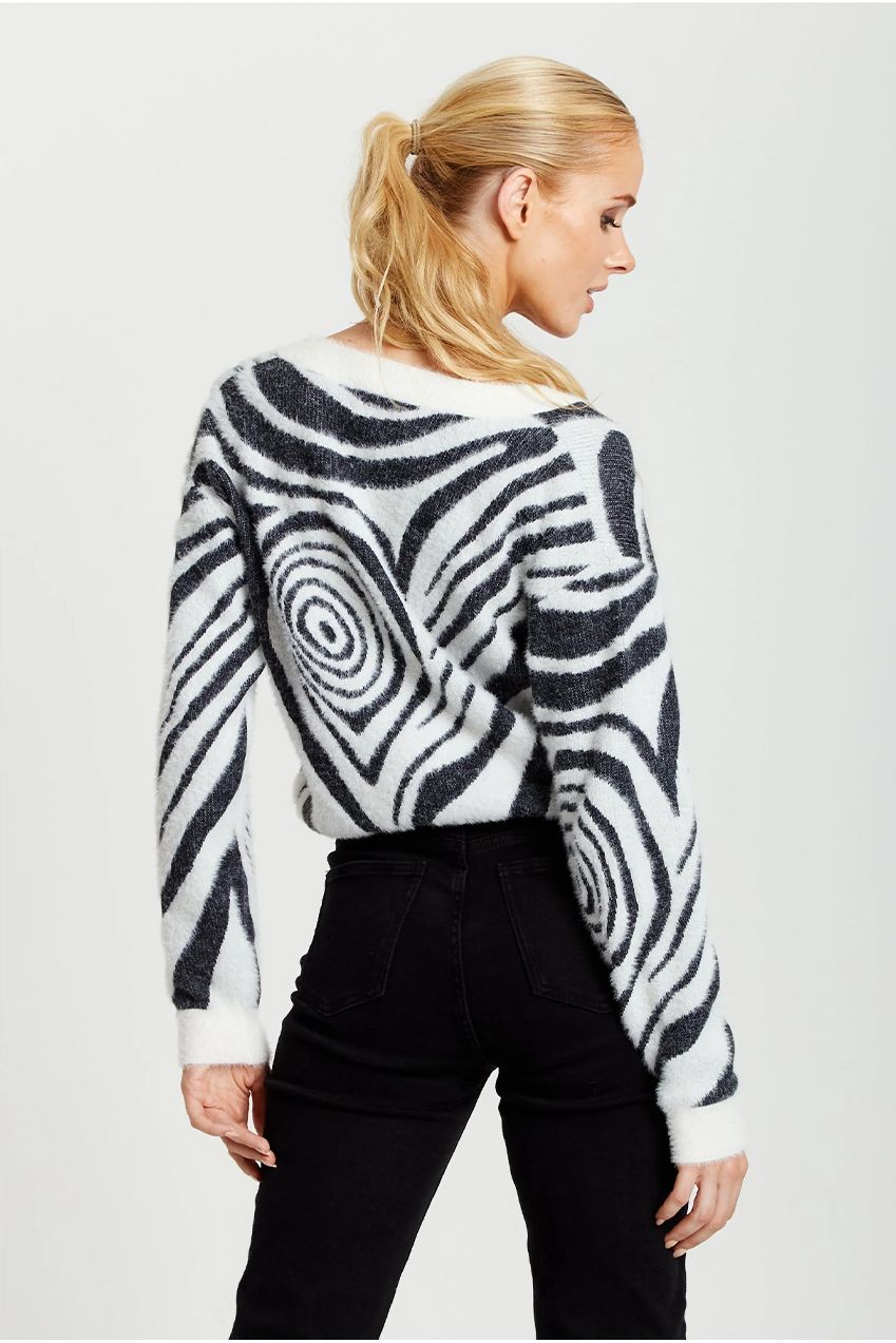 Fluffy Black And White Cardigan D1-LS-L22AW019