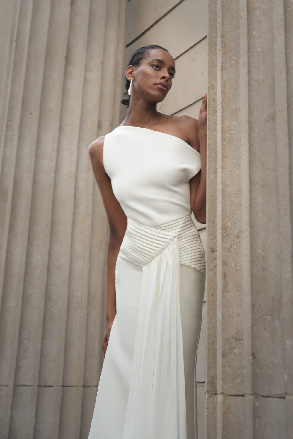 Paulina Oblique Shoulder Sleeveless Folds White Midi Dress C250300341