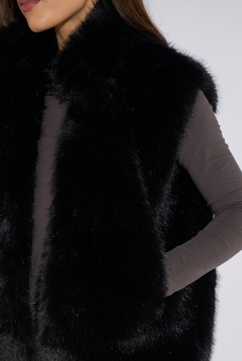 Black Boxy Faux Fur Gilet GL2308