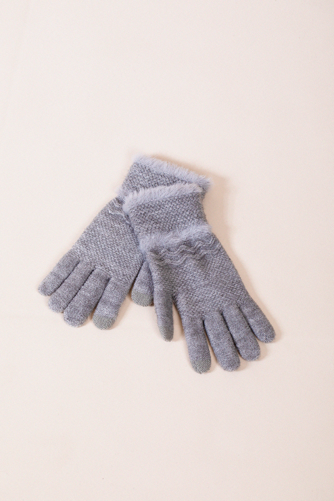 Knitted Gloves With Plush Detail In Grey GL310411