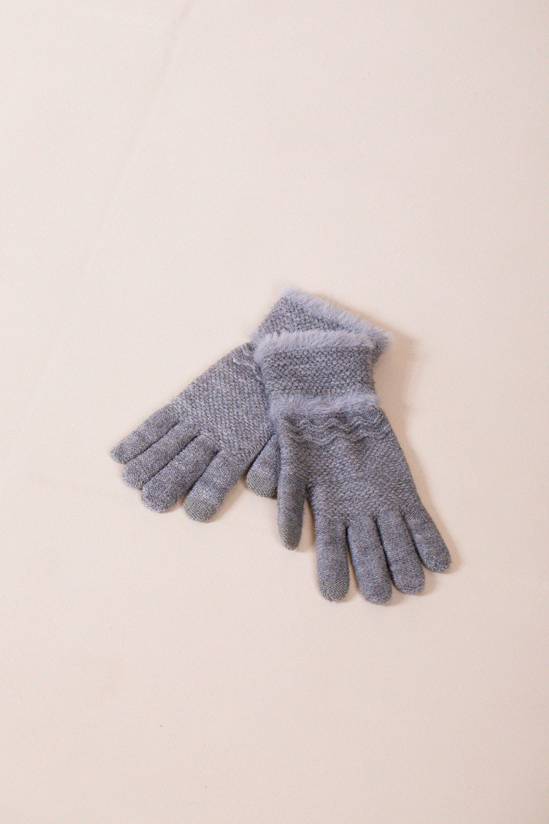Knitted Gloves With Plush Detail In Grey GL310411