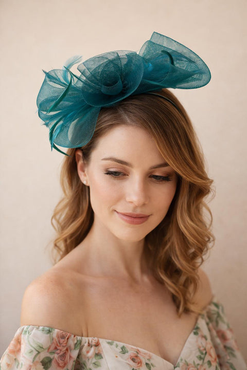 Knot Feather Fascinator In Green by SVNX