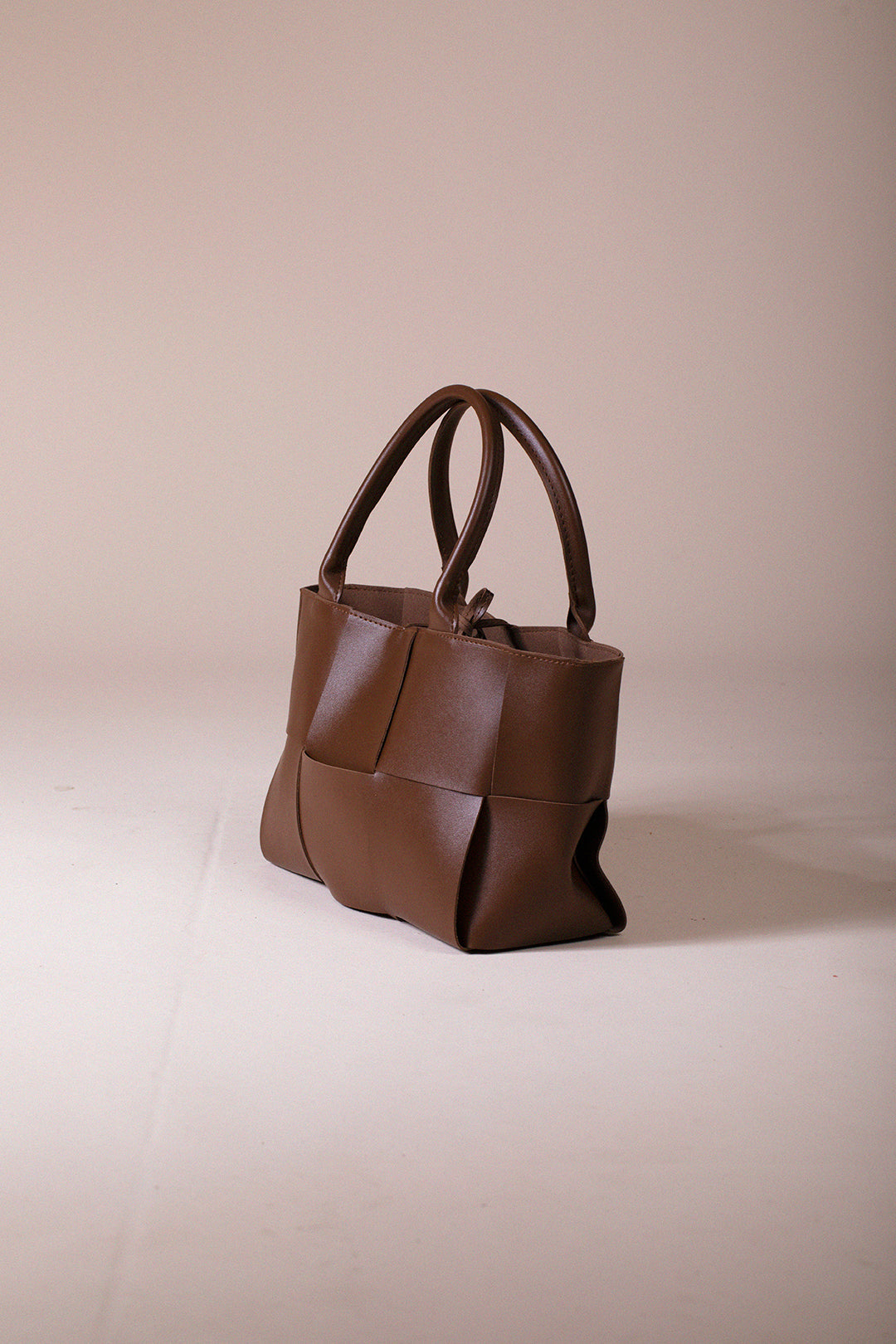 Wide Woven Tote Bag In Dark Brown HB361306