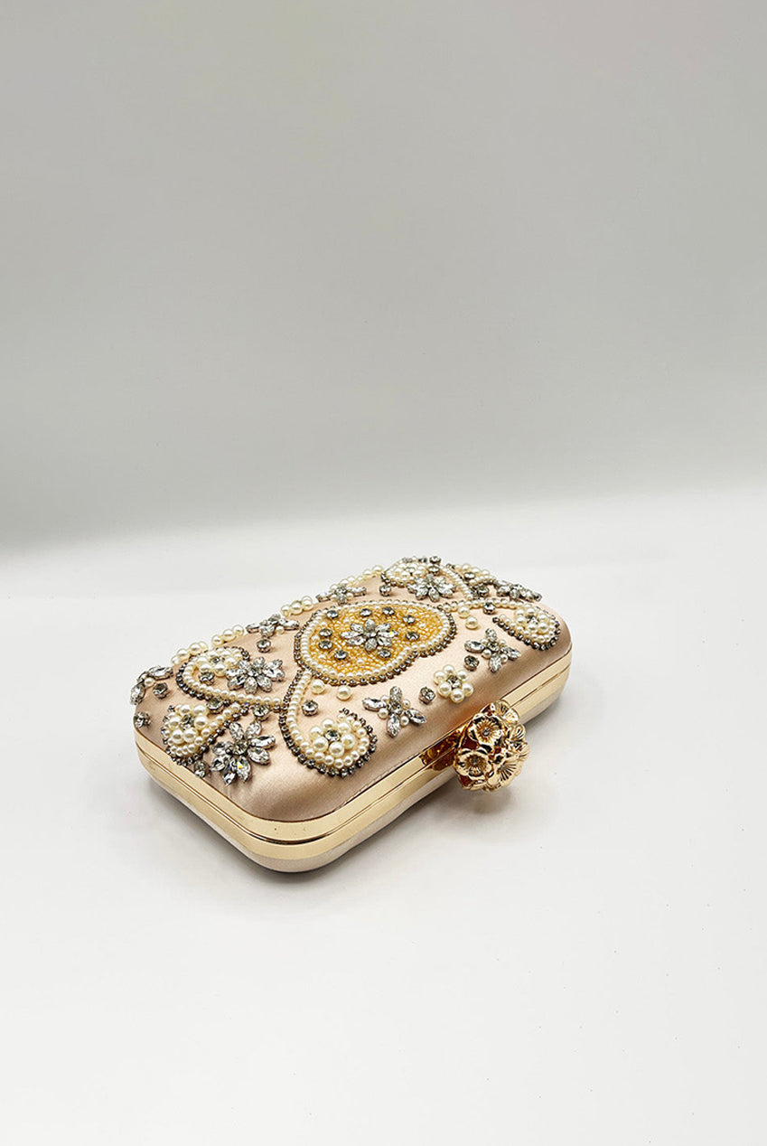 Embellished Heart Clutch Bag In Gold HB362124