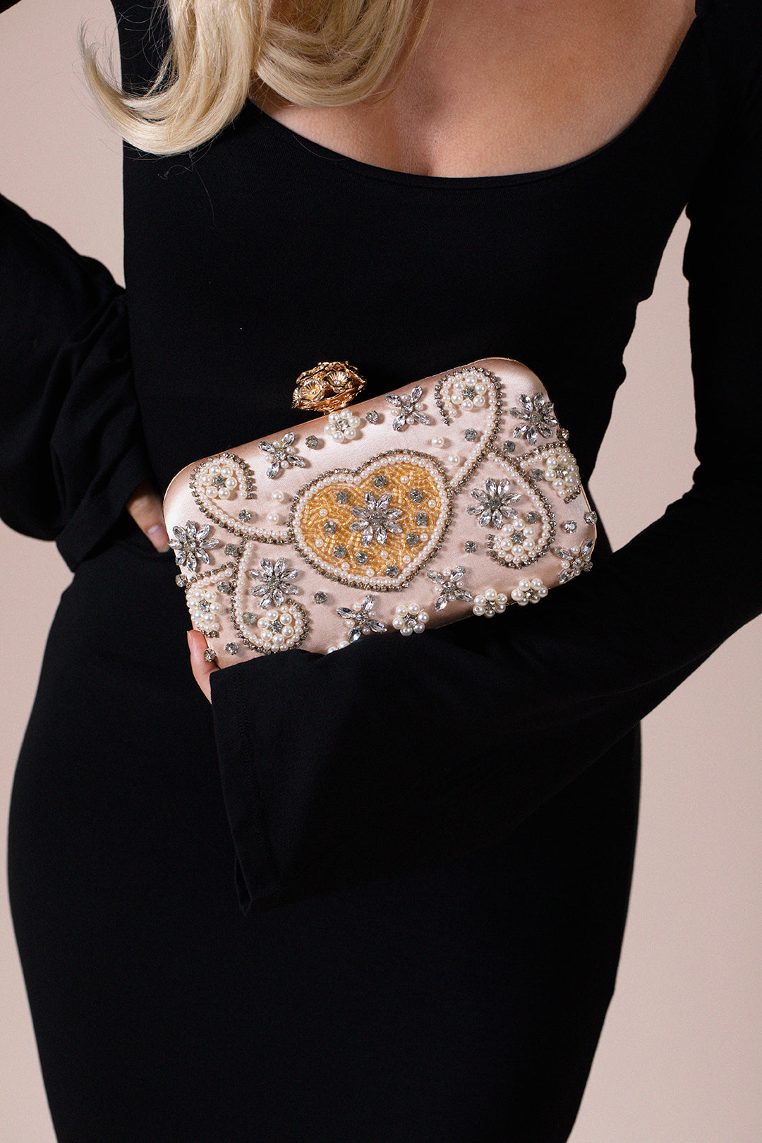 Embellished Heart Clutch Bag In Gold HB362124