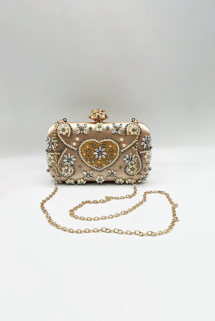 Embellished Heart Clutch Bag In Gold HB362124