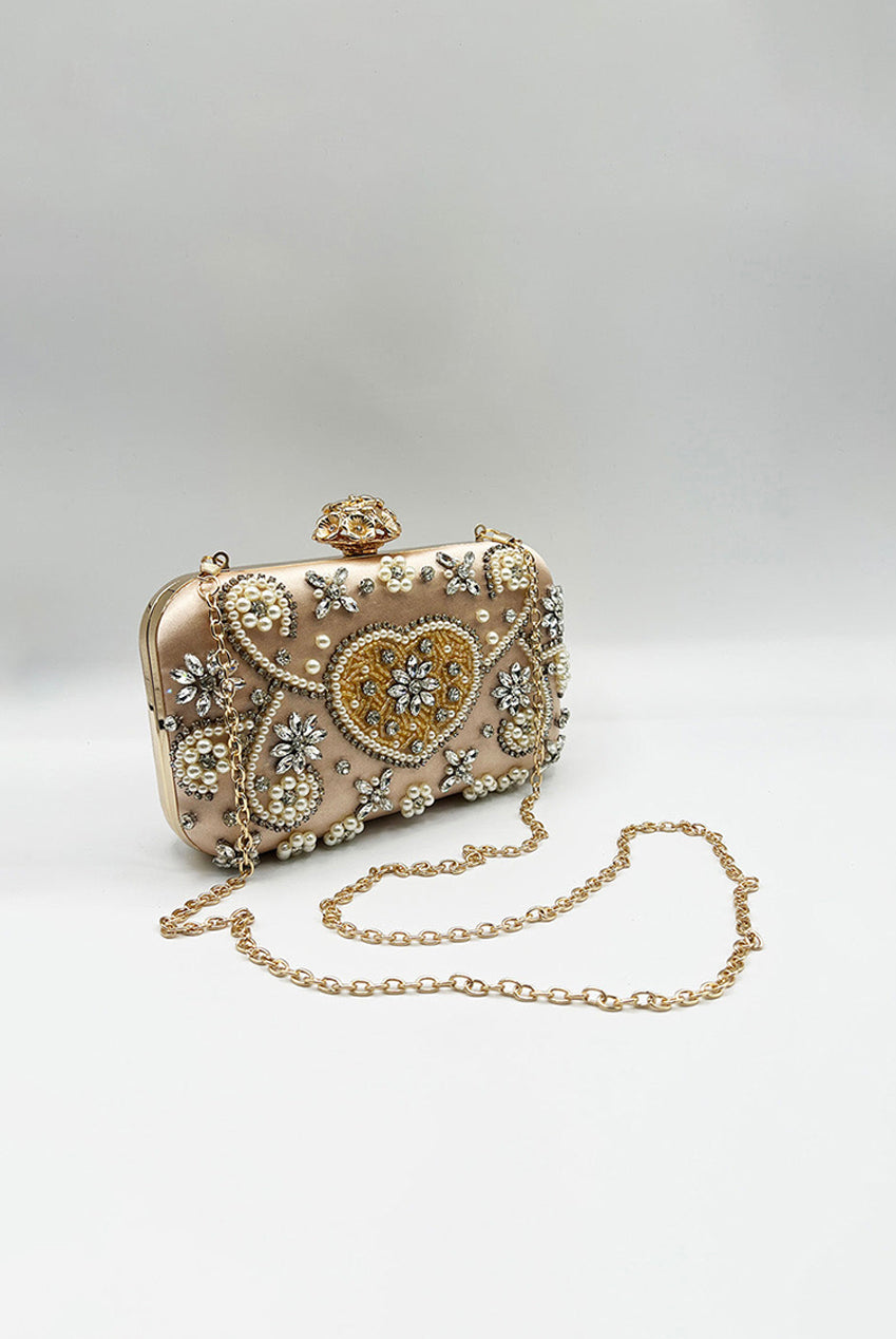 Embellished Heart Clutch Bag In Gold HB362124