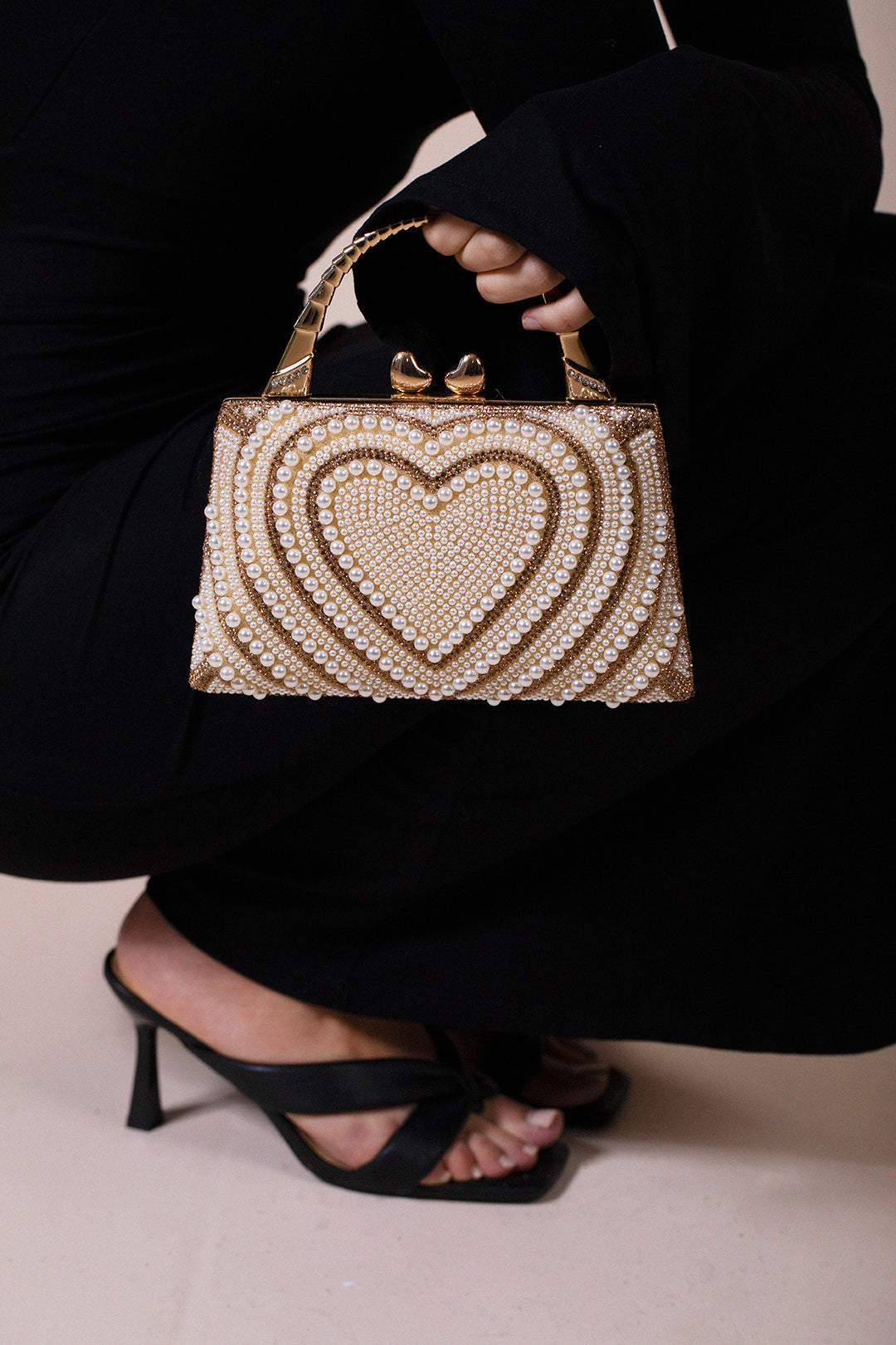 Heart Pearl Clutch Bag In Gold HB362624