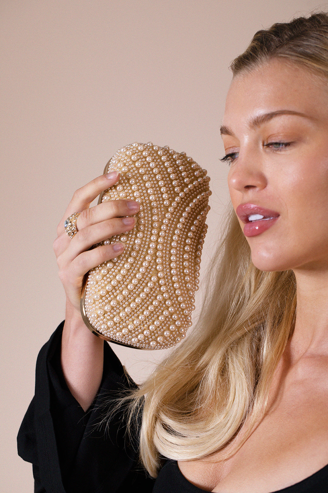 Oval Pearl Clutch Bag In Gold HB362724