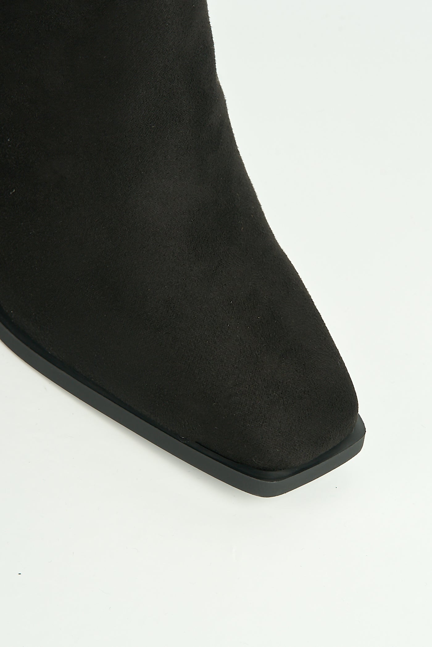 Leilani Gold Buckle Detail Knee High Block Heel Boots In Black ASTON6-BLKSU