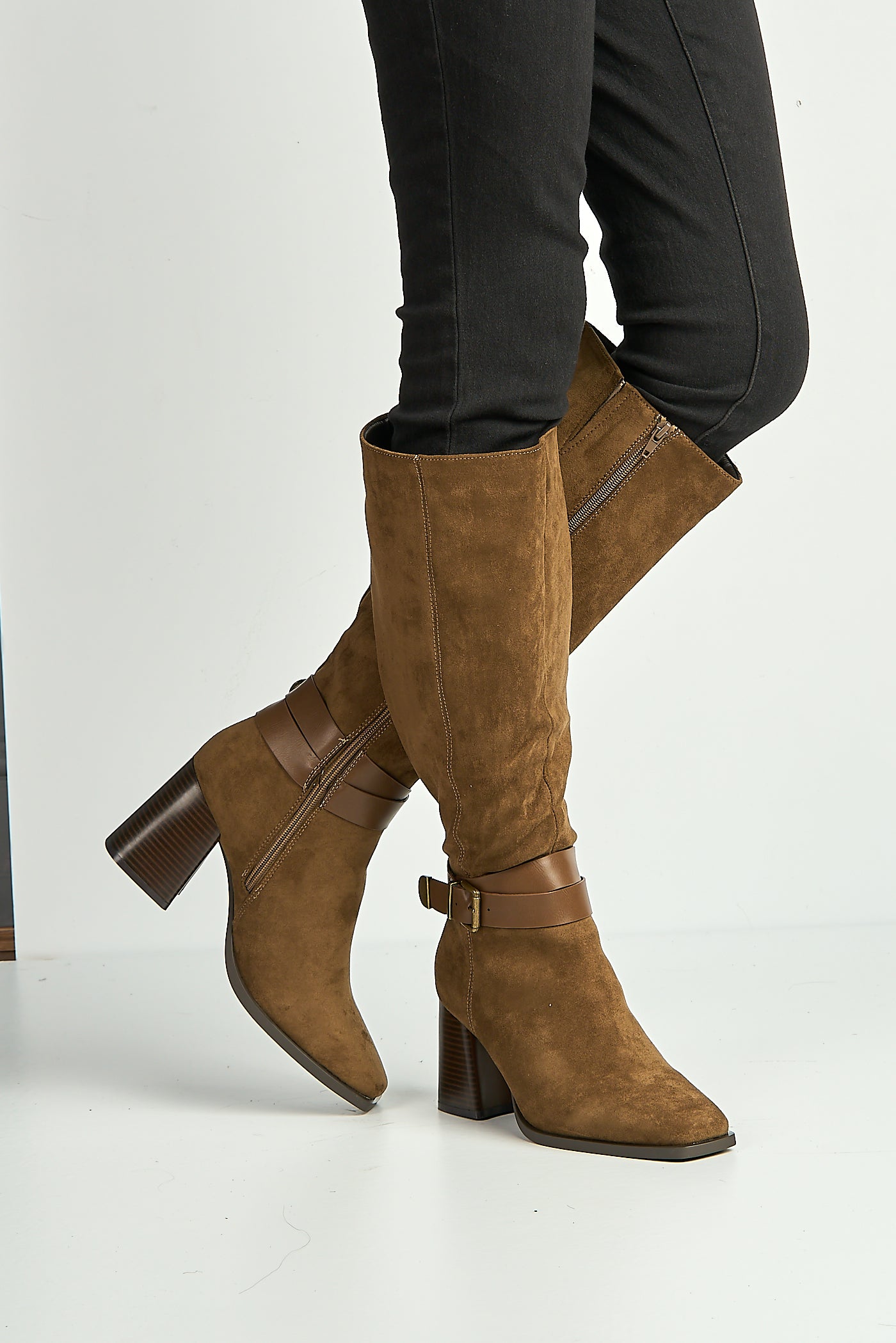 Leilani Gold Buckle Detail Knee High Block Heel Boots In Camel ASTON6-CAMSU