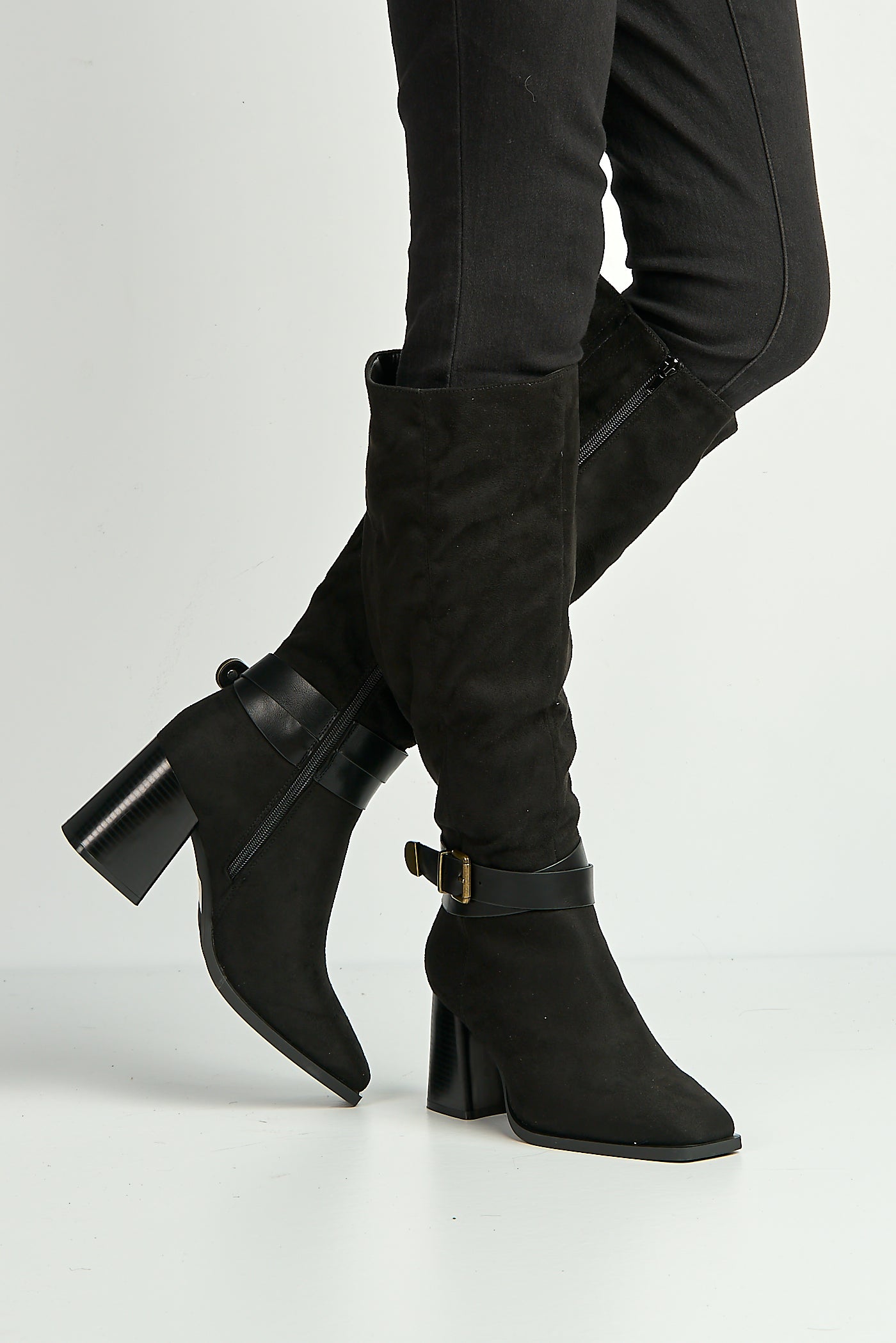 Leilani Gold Buckle Detail Knee High Block Heel Boots In Black ASTON6-BLKSU